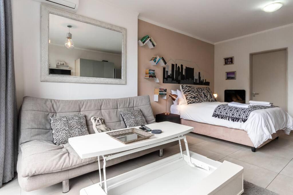 Ferienwohnung Four Seasons 818- Spacious Cbd Studio - Onsite Parking, Gym & Rooftop Pool Kapstadt Exterior foto