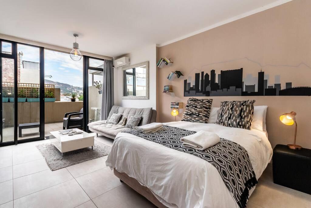 Ferienwohnung Four Seasons 818- Spacious Cbd Studio - Onsite Parking, Gym & Rooftop Pool Kapstadt Exterior foto